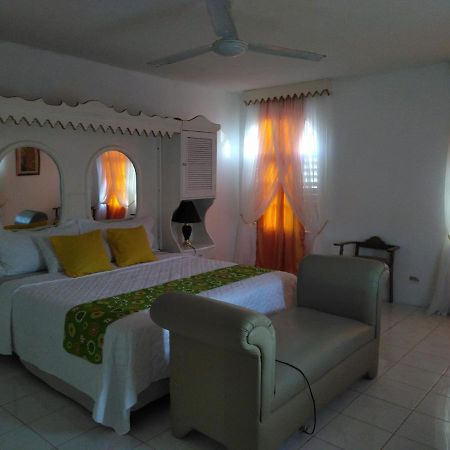 Diamond Villa Guest House Montego Bay Esterno foto