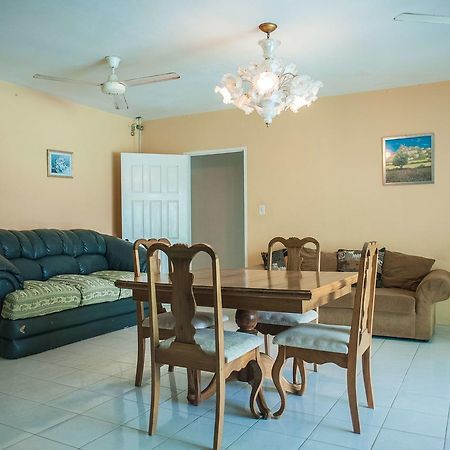 Diamond Villa Guest House Montego Bay Esterno foto