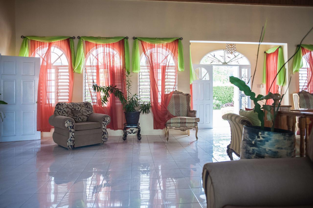 Diamond Villa Guest House Montego Bay Esterno foto