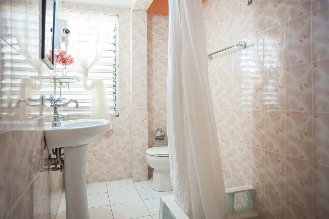 Diamond Villa Guest House Montego Bay Esterno foto