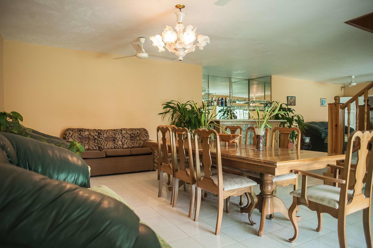 Diamond Villa Guest House Montego Bay Esterno foto