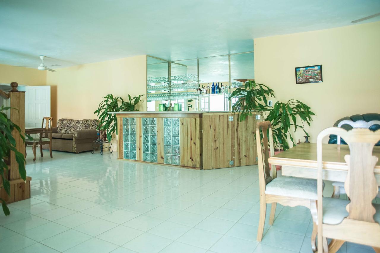 Diamond Villa Guest House Montego Bay Esterno foto