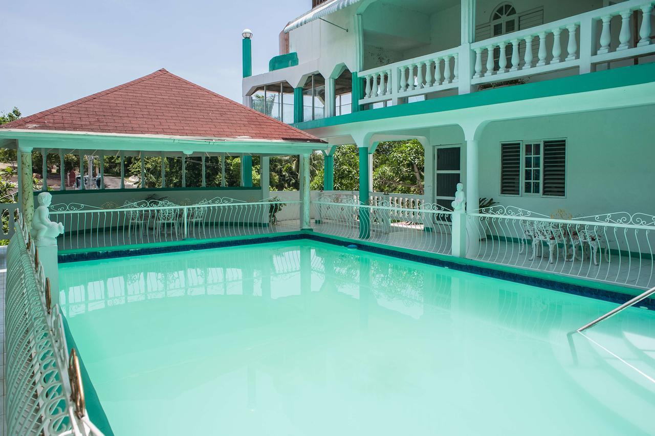 Diamond Villa Guest House Montego Bay Esterno foto