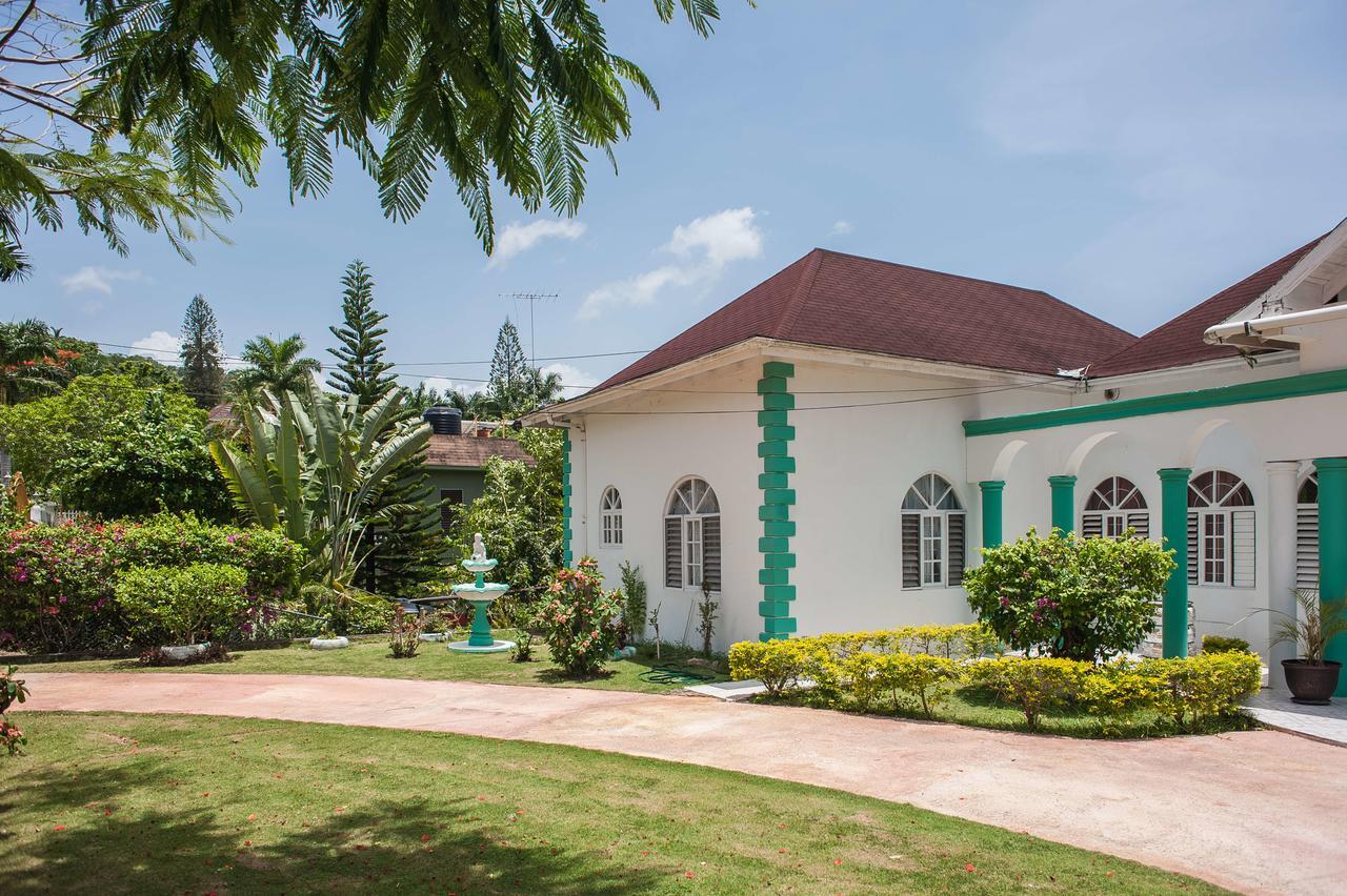 Diamond Villa Guest House Montego Bay Esterno foto