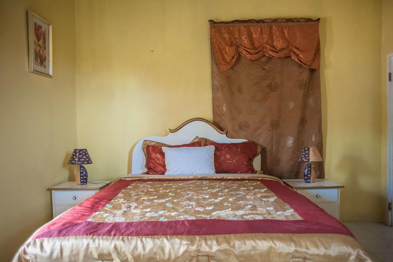 Diamond Villa Guest House Montego Bay Esterno foto