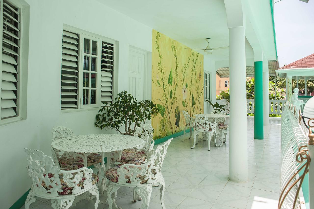 Diamond Villa Guest House Montego Bay Esterno foto