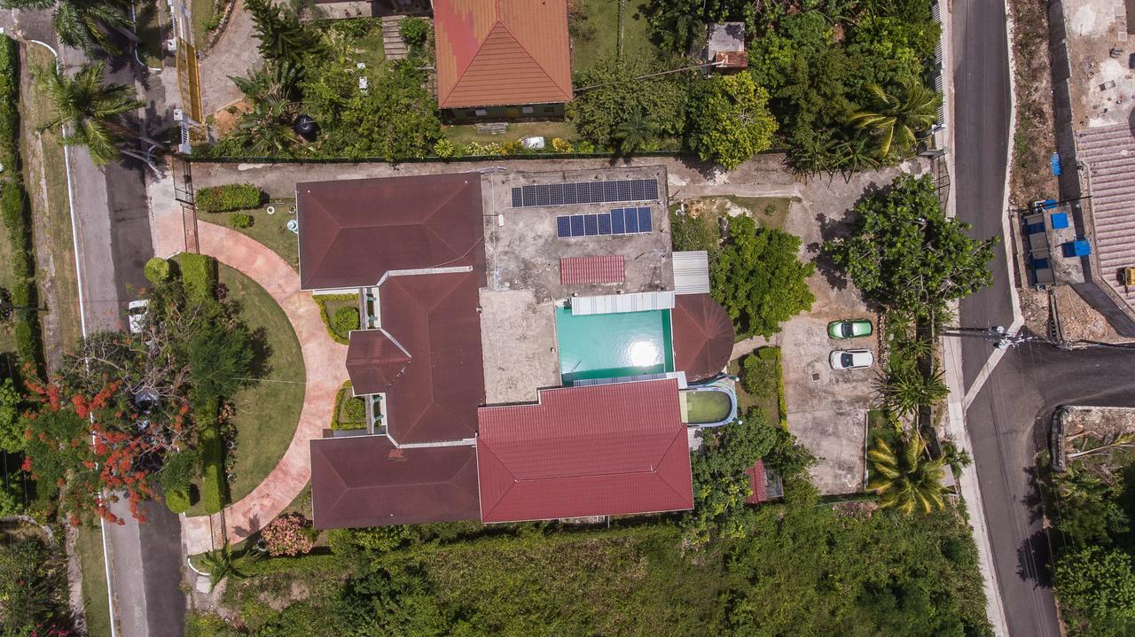 Diamond Villa Guest House Montego Bay Esterno foto