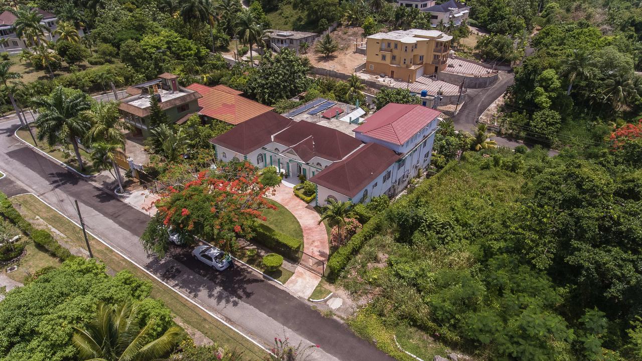 Diamond Villa Guest House Montego Bay Esterno foto