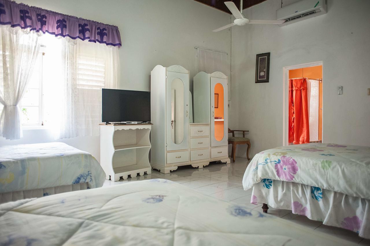Diamond Villa Guest House Montego Bay Esterno foto